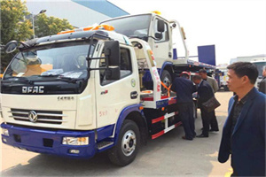 二汽车道路救援拖车价格